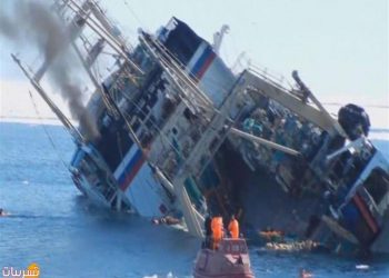 غرق سفينة إيرانية قرب مضيق هرمز