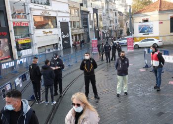 تركيا تسجل 220 وفاة وأكثر من 30 ألف إصابة جديدة بكورونا