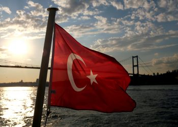 المؤبد لقادة شرطة تابعوا التحقيقات مع منظمة تصنف “إرهابية” في تركيا