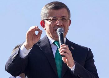 داود أوغلو: لو كشفت الانقلاب ضدي لانهار “العدالة والتنمية”