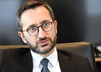 مستشار أردوغان يرفع دعوى ضد عجوز ثمانينية والشرطة تداهم منزلها