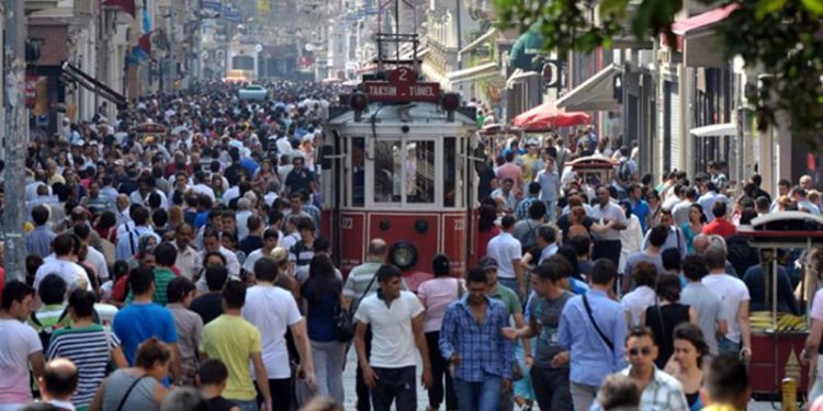 مئات الآلاف من سكان إسطنبول يطلبون بدل بطالة