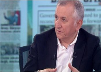 كاتب تركي: نعيش أيامًا يخجل المتدينون من تدينهم!