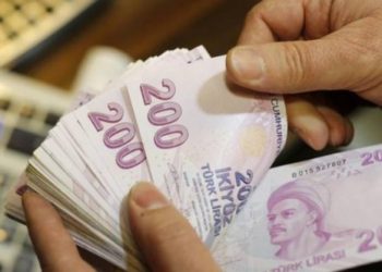 تركيا.. توزيع مكافآت موظفي بلدية على المديرين!