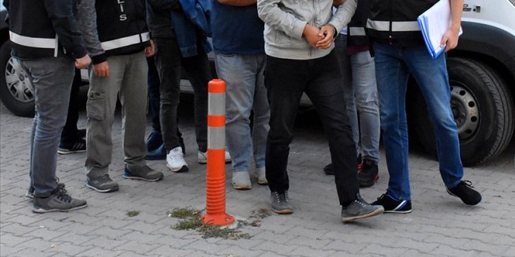 تركيا.. اعتقال 104 من الجيش والشرطة وفصل 848!