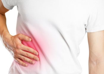 أسباب الألم المفاجئ في الخاصرة اليمنى
