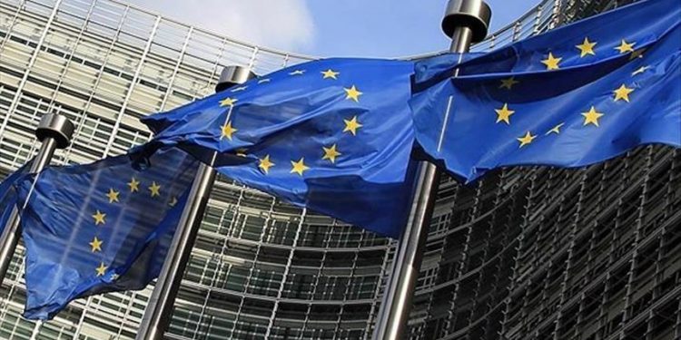 الاتحاد الأوروبي قد يقطع الرحلات الجوية والبرية مع بريطانيا