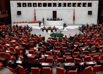 البرلمان التركي يمدد مهام القوات البحرية في خليج عدن