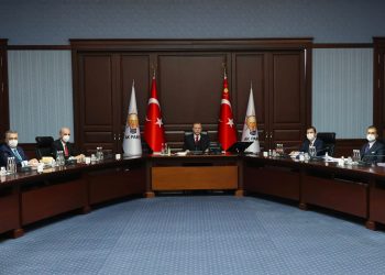 حزب أردوغان مستاء من هيمنة حليفه “القومي” على الجهاز البيروقراطي