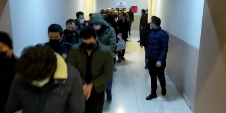 تركيا.. سجن 25 بحملة ضد موظفين مرتشين في إسطنبول