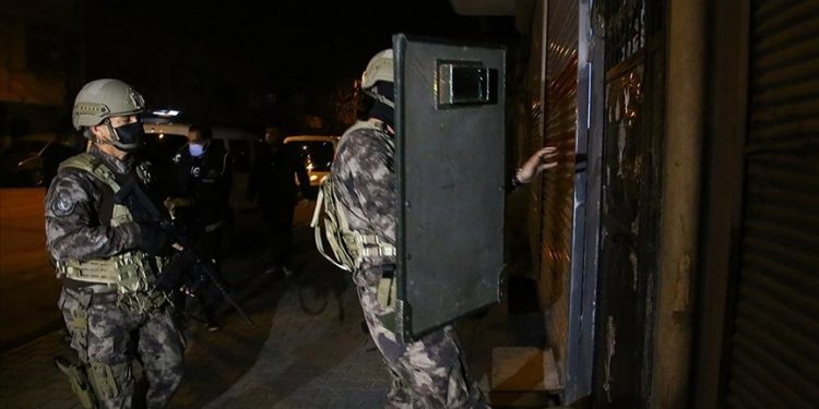 مذكرات توقيف ضد مافيا تضم 12 ضابط شرطة في أضنة