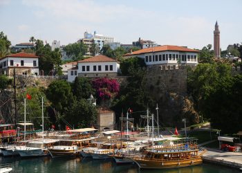 إتمام نقل إدارة ميناء أنطاليا التركي إلى شركة قطرية