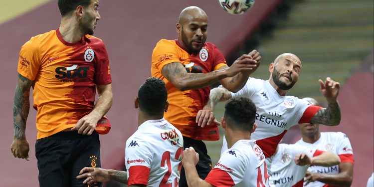 غلطة سراي يتعادل سلبيا مع أنطاليا سبور