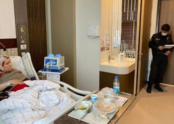 برلماني تركي: ماذا تفعل الشرطة بغرفة سيدة بعد الولادة؟