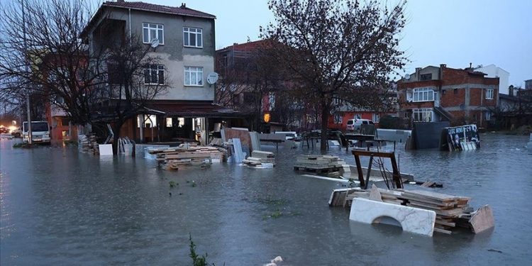 الأمطار الغزيرة تؤثر سلبًا على الحياة في ولاية أدرنة