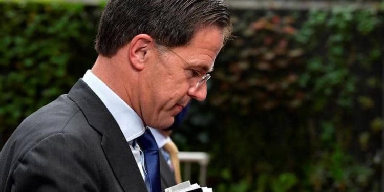 فضيحة مدوية تطيح الحكومة الهولندية