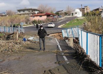 انهيار جسر في هاتاي وغرق أراضٍ زراعية وحظائر