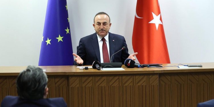 جاويش أوغلو: الاتحاد الأوروبي مد يده إلى تركيا