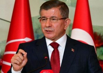 داود أوغلو: يجب أن يحاسب أردوغان!