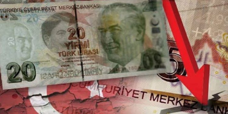 خبير اقتصادي تركي: مهما فعلنا لا يوجد مخرج!