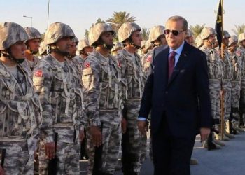 وزير خارجية تركيا الأسبق: تركيا قد تغلق قاعدتها العسكرية في قطر