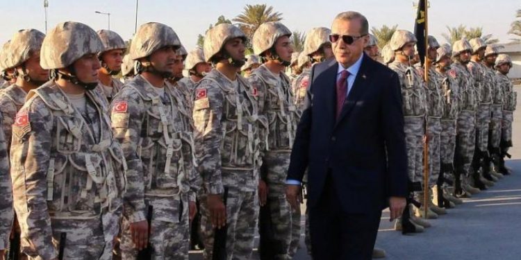 وزير خارجية تركيا الأسبق: تركيا قد تغلق قاعدتها العسكرية في قطر