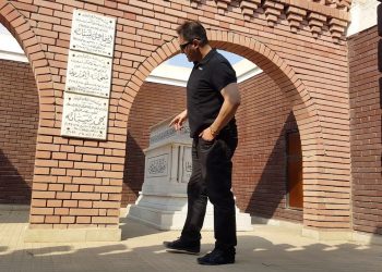 مفاجأة في قبر عبد الحليم حافظ بعد 31 عامًا على وفاته