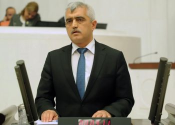 السجن عامين لأبرز نائب معارض في البرلمان التركي