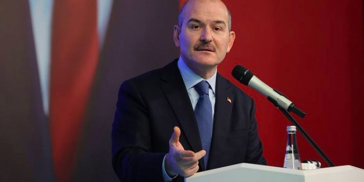 وزير داخلية تركيا يهدد بموجة جديدة من الإرهاب في أوروبا