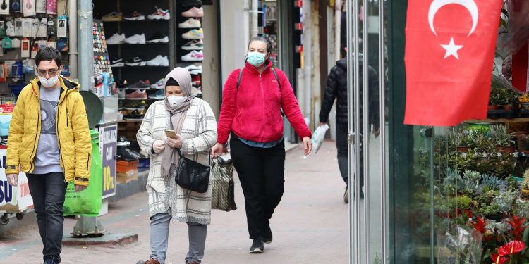 تركيا تسجل 113 وفاة و7909 إصابات جديدة بكورونا