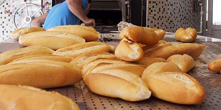 تركيا.. محافظ كوجايلي يحتج على ارتفاع سعر الخبز ويرفع دعوى قضائية!