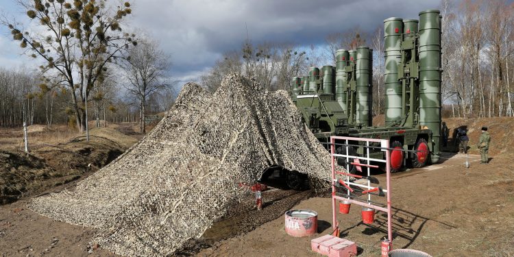 أكار: منظومة “إس-400” الروسية لا تشكل خطرا على من لا ينوي مهاجمة تركيا