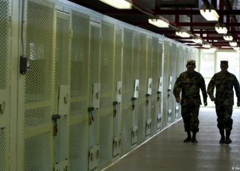 بايدن يتعهد بغلق معسكر جوانتانامو