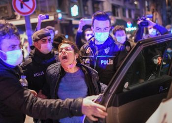 طلاب البسفور لأردوغان: لست السلطان ولسنا رعاياك