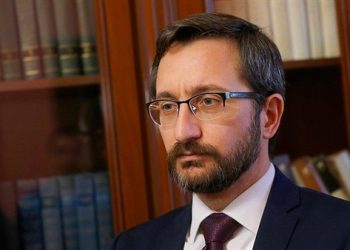 رد محرج على مسئول بالرئاسة برر قرار أردوغان