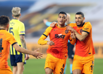 المصري مصطفى محمد يزيح فنربخشه من صدارة الدوري التركي