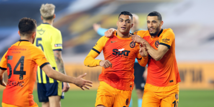 المصري مصطفى محمد يزيح فنربخشه من صدارة الدوري التركي