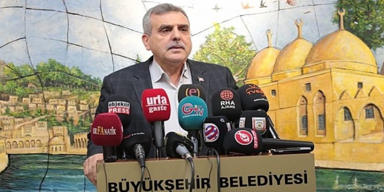 قيادي بحزب العدالة والتنمية يتهم نجل عمدة بلدية بالفساد