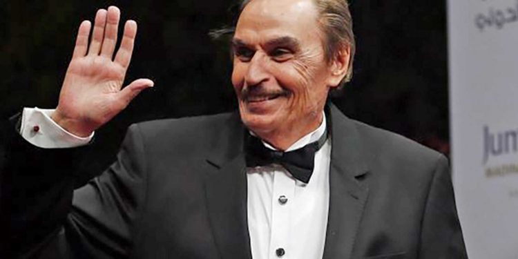 وفاة الفنان الكبير عزت العلايلى عن عمر يناهز الـ 86 عاما