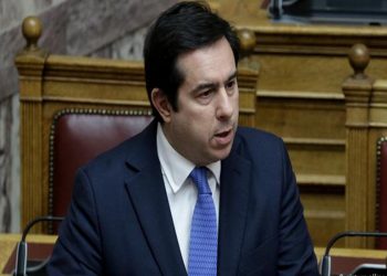 وزير الهجرة اليوناني: تركيا تكذب بشأن إعادة قوارب المهاجرين!