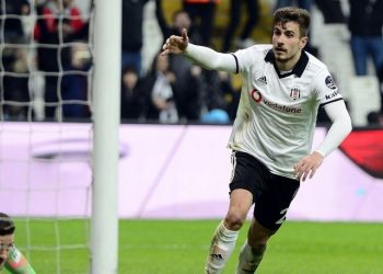 نجم بشكتاش التركي يتفاوض مع أندية كرة القدم الإسبانية