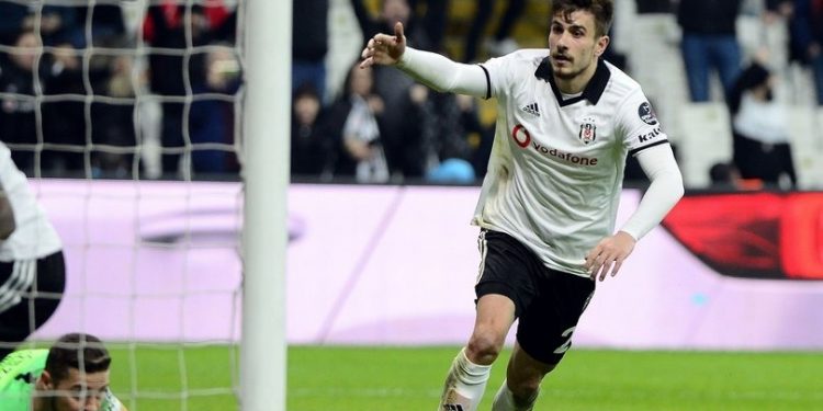 نجم بشكتاش التركي يتفاوض مع أندية كرة القدم الإسبانية