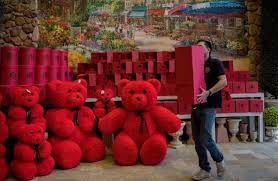 تركيا.. تخفيف حظر التجول لباعة الورود في “عيد الحب”