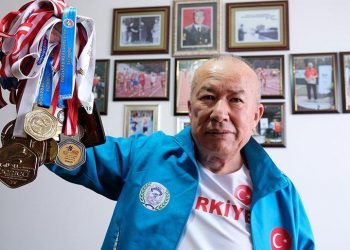 ضابط صف متقاعد لم يتخل عن الرياضة رغم بلوغه 72 عامًا