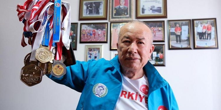 ضابط صف متقاعد لم يتخل عن الرياضة رغم بلوغه 72 عامًا