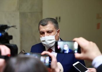 وزير الصحة التركي يأسف لما حدث خلال جنازة محمد أمين ساراتش