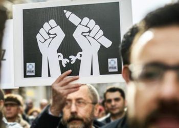 95 صحفيًا تركيا يمثلون أمام المحكمة خلال شهر