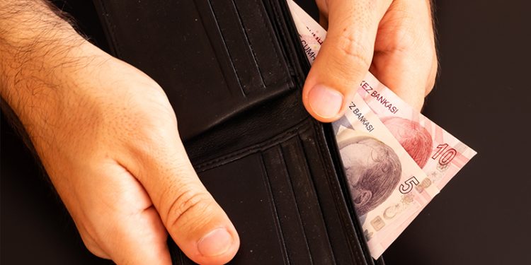 تركيا.. حد الفقر في تركيا 9 آلاف ليرة