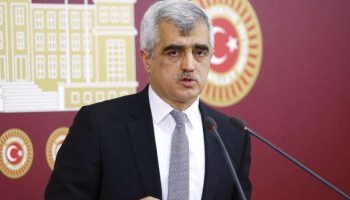 تركيا.. نائب ينتظر الشرطة في البرلمان لاعتقاله!