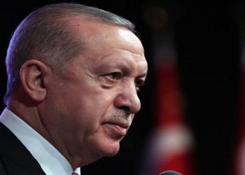 فايننشال تايمز: قرارات أردوغان “دليل ضعف”